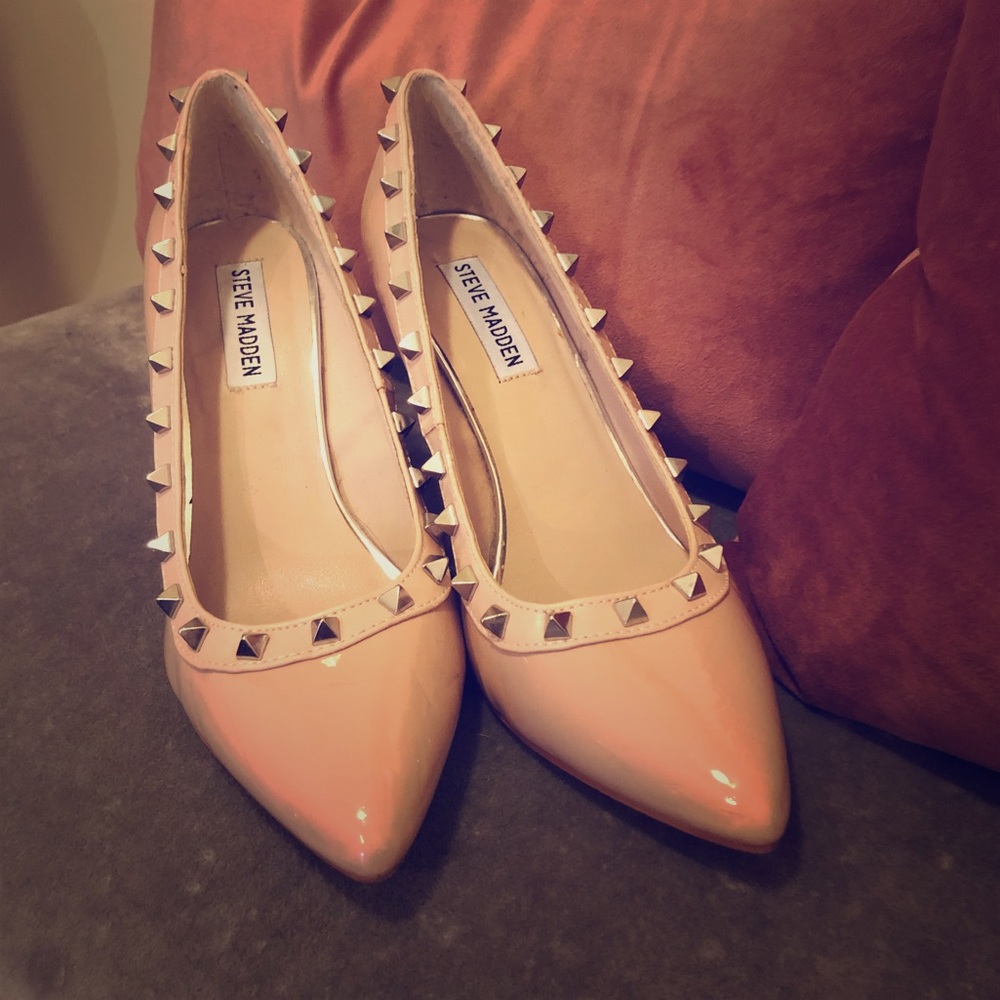 Steve Madden Nude Patent Pumps